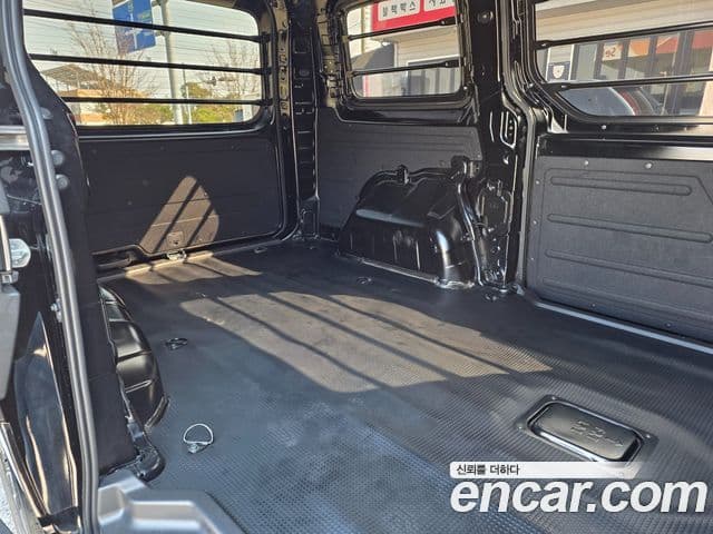 Hyundai Staria Modern, 2025 18