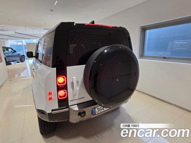 Land Rover Defender (L663) 110 D250 X-Dynamic SE, 2025 4