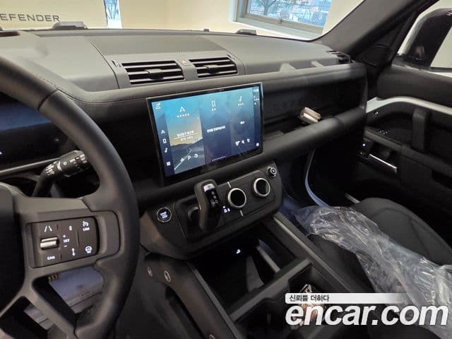 Land Rover Defender (L663) 110 D250 X-Dynamic SE, 2025 10