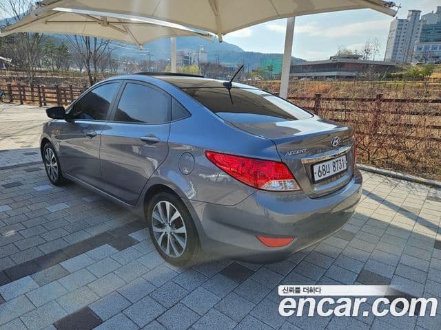 Hyundai Accent(новый кузов / новое поколение) Premium, 2015 4