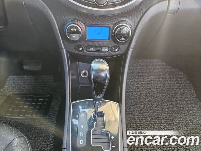 Hyundai Accent(новый кузов / новое поколение) Premium, 2015 9