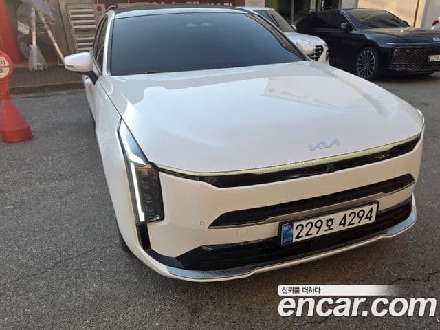 Kia The / новый New K8 гибрид Noblesse, 2025 1