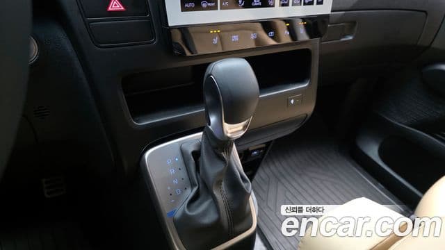 Hyundai Staria Modern, 2023 9