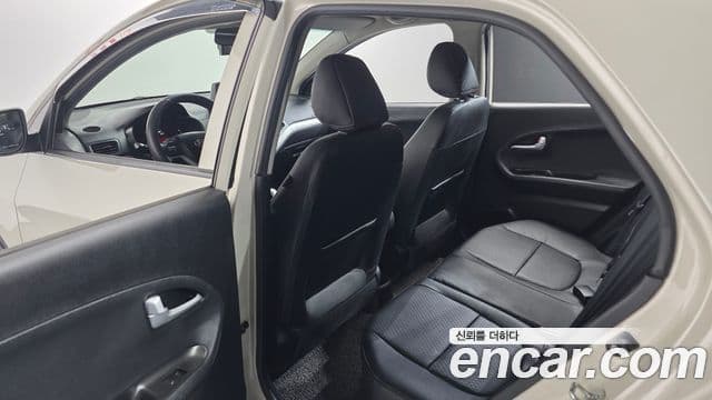 Kia All New Morning Deluxe Trendy, 2015 18