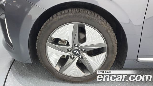 Hyundai The / новый New Ioniq гибрид Q, 2020 все фото