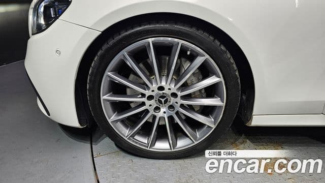 Mercedes-Benz E-класс W213 AMG Line, 2022 все фото