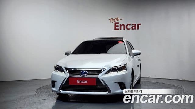 Lexus CT200h ZWA10, 2017 3