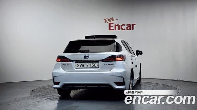 Lexus CT200h ZWA10, 2017 4