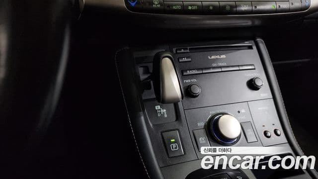 Lexus CT200h ZWA10, 2017 9