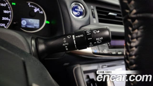 Lexus CT200h ZWA10, 2017 14