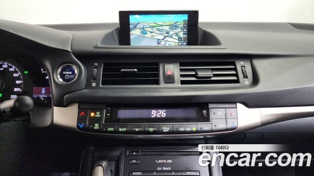 Lexus CT200h ZWA10, 2017 15