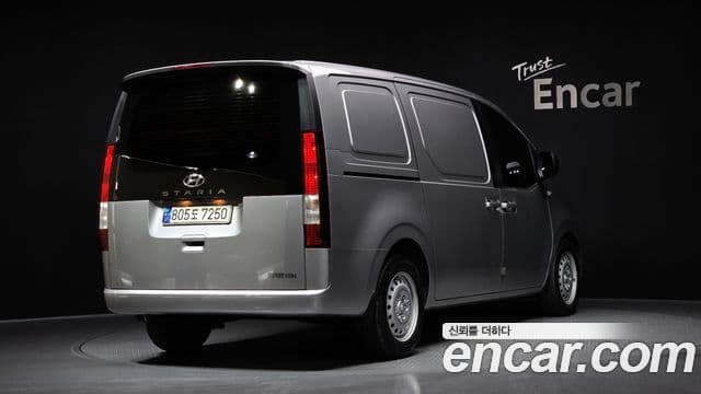 Hyundai Staria Smart, 2022 2