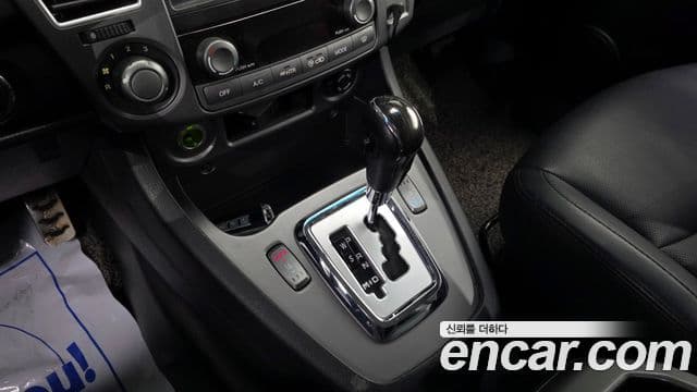 KG모빌리티(SsangYong) Korando 투리스모 4WD TX 9인승, 2017 9