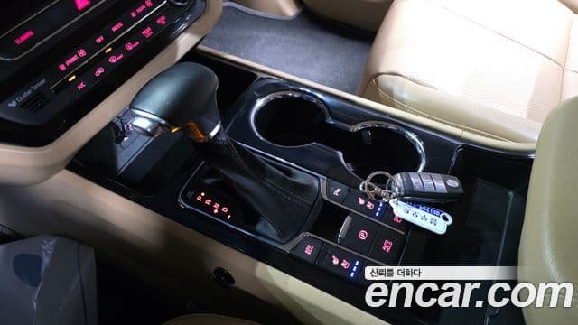 Kia The / новый New Carnival VIP, 2019 9