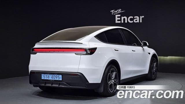 Tesla модель Y, 2025 2
