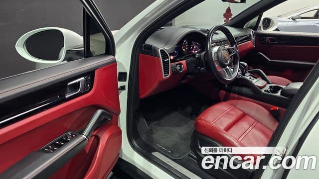 Porsche Cayenne (PO536), 2023 11