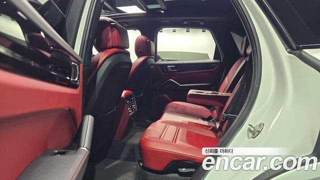 Porsche Cayenne (PO536), 2023 12