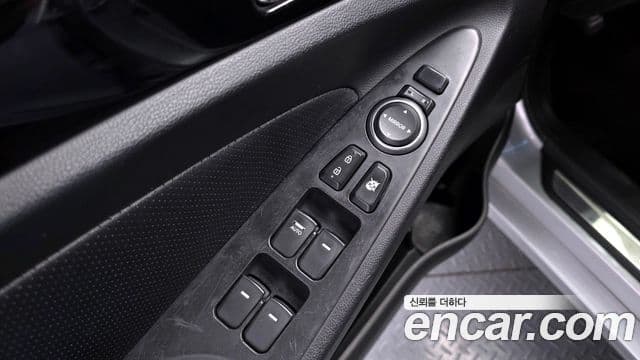 Hyundai YF Sonata люксовая версия, 2010 19