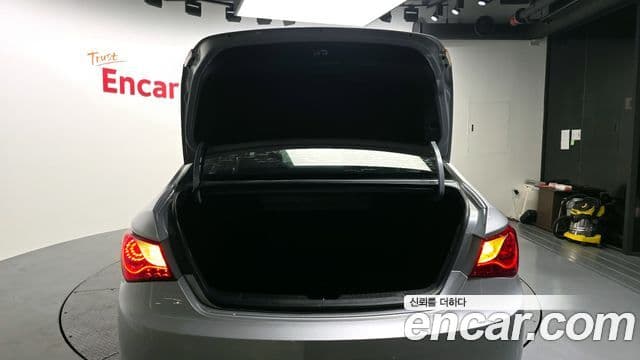 Hyundai YF Sonata люксовая версия, 2010 20