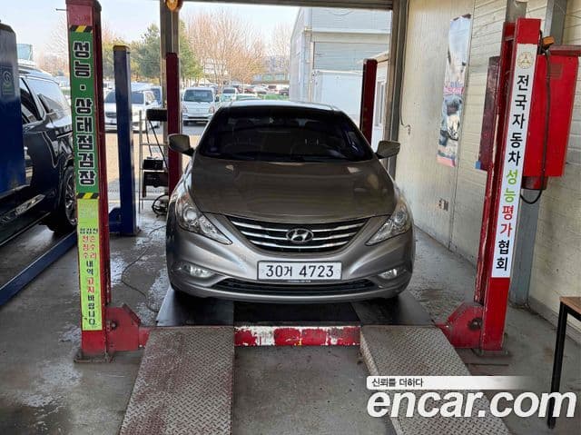 Hyundai YF Sonata LPI Premier(для людей с инвалидностью), 2012 1