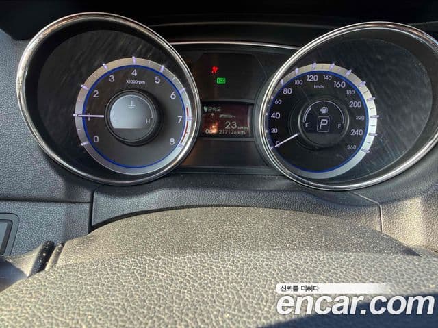 Hyundai YF Sonata LPI Premier(для людей с инвалидностью), 2012 3