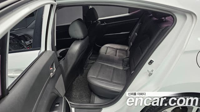 Hyundai Avante AD 1.6 GDI Value Plus, 2018 12