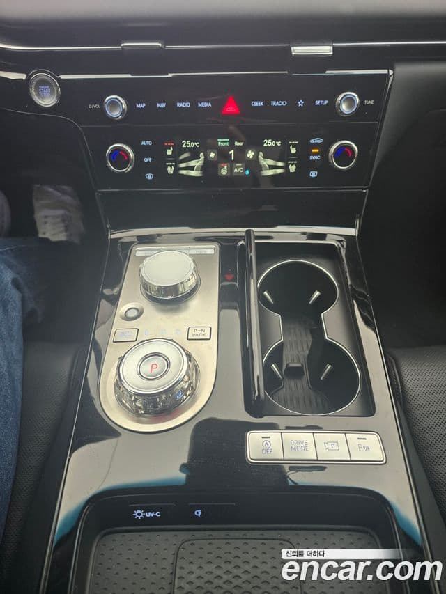 Genesis G80 (RG3) чёрный, 2026 10