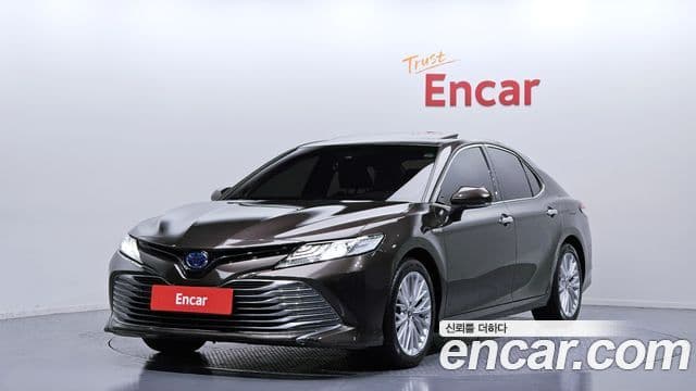 Toyota 캠리 (XV70) 2.5 XLE гибрид