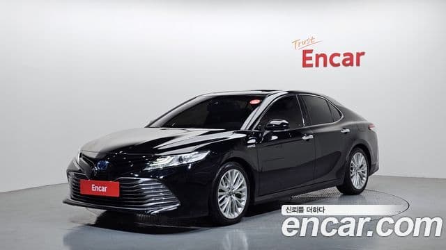 Toyota 캠리 (XV70) 2.5 XLE гибрид