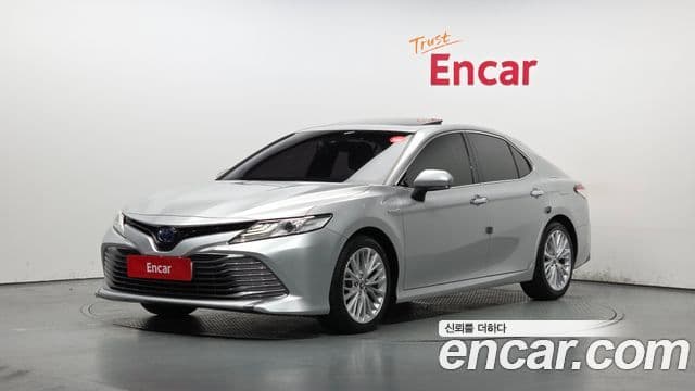 Toyota 캠리 (XV70) 2.5 XLE гибрид