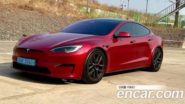 Tesla модель S Plaid