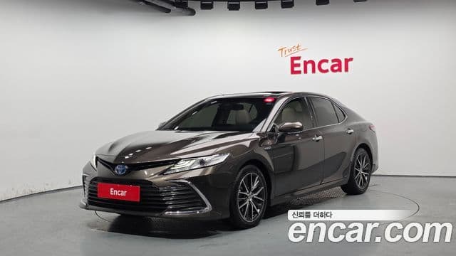 Toyota 캠리 (XV70) 2.5 XLE гибрид