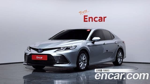 Toyota 캠리 (XV70) 2.5 LE гибрид