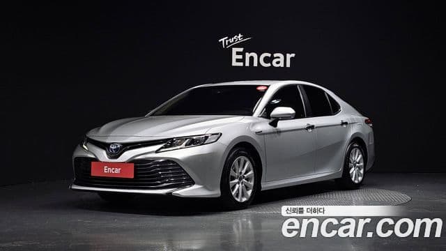 Toyota 캠리 (XV70) 2.5 LE гибрид