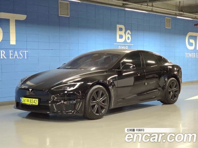 Tesla модель S Plaid